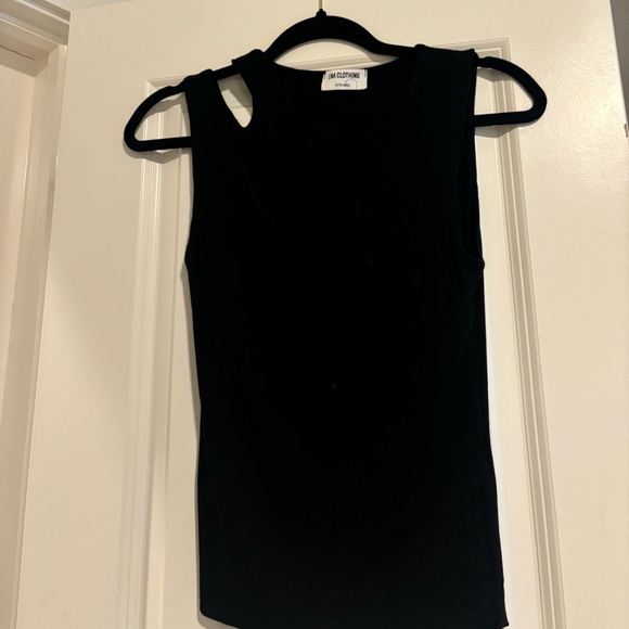 Elegant Black Sleeveless Tank Top - Picture 1 of 2